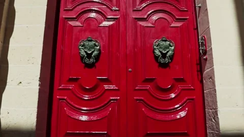 Reveal of red doors with a huge door knobs of an old building 動画素材 238980053