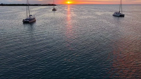 Reveal of sunset from the sea Stock-Footage 342732266