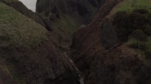 Revealing dunnottar castle on scotland's dramatic coastline 库存影片 334057147