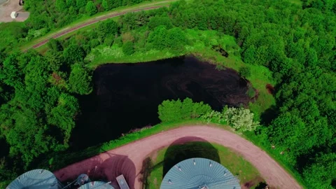 Revealing grain elevator in Wisconsin Rapids, WI where semi trucks loading 库存影片 278513431