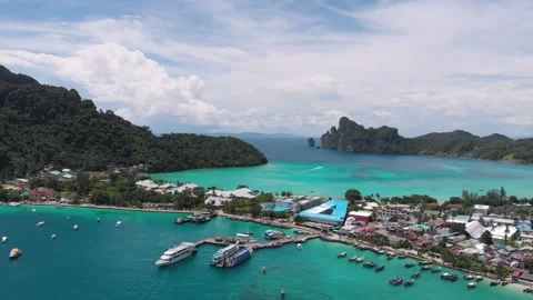 Revealing shot of phi phi island THAILAND, mountains and ocean views 動画素材 237803597