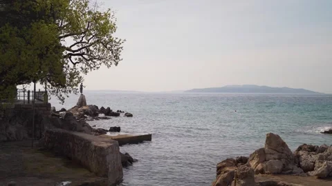 Revealing small statue under tree at Mediterranean Sea in Croatia Video stock 277679050
