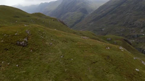 Revealing a stunning valley in Glencoe Video stock 139814480