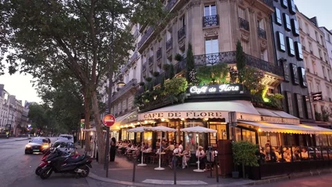 Revealing View of Café de Flore on Boulevard Saint Germain in Paris Video stock 336707158