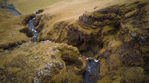 Reveiling waterfall from above Video stock 85626025