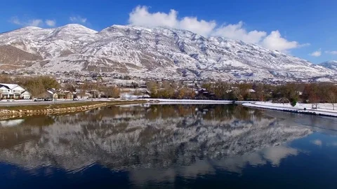 Reverse Aerial from Pond with Mountains Vídeos de archivo 70866203