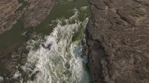 Reverse drone shot of spectacular Hukou waterfalls on Yellow River in China Видео 67523016