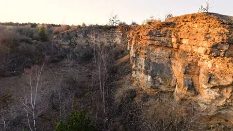 Reverse FPV Cliff Pass at Golden Hour –  Proximity Aerial Shot Vidéo 331096593
