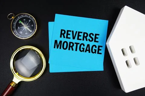 Reverse Mortgage text message with white house model and magnifying glass t.. Stock Photos