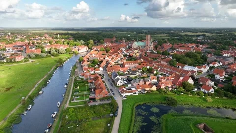 Reverse shot, moving backward to reveal the historic town of Ribe. Stock-Footage 286094305