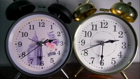 Reverse Time-Lapse of Black and Golden Vintage Clocks Vídeos de archivo 336413919
