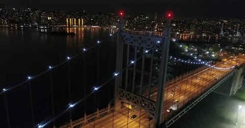 RFK Bridge Tower and Cables against Manhattan Skyline Vidéo 75399019