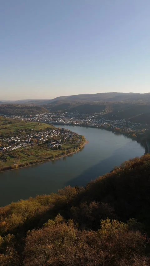 Rhine River Bend Sun Flare Vertical Aerial Boppard Germany 스톡 동영상 338409633