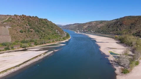 Rhine river, low water level, Kaub with Falkenau island and Pfagrafenstein Stock Footage 345270036