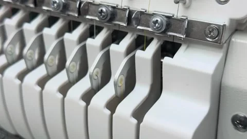 Rhythmic Motion of High-Speed Industrial Embroidery Machine Take-up Levers .. 스톡 동영상 332206108