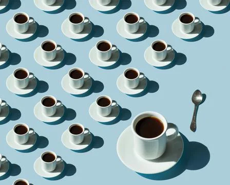Rhythmic pattern from cups with coffee on a blue background. 스톡 사진