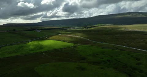 Ribblehead viaduct on a cloudy day Video stock 317063567