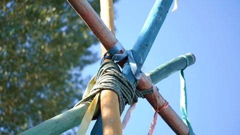 Ribbons on wooden posts 库存影片 93842937