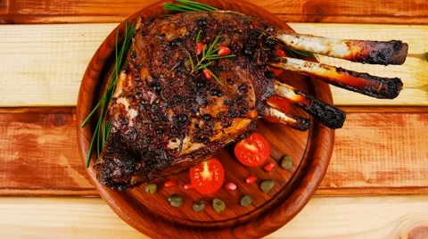 Ribs rack on wood Vídeos de archivo 53091713