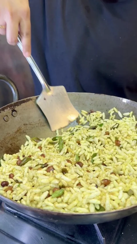 Rice chivda or murmure chivda roasting in a wok. Stock Footage 287304544