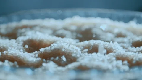 Rice sprinkles in a full cup Vídeo Stock 127522752