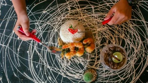 Rice with stir-fried fried shrimp and basil Fotos Stock