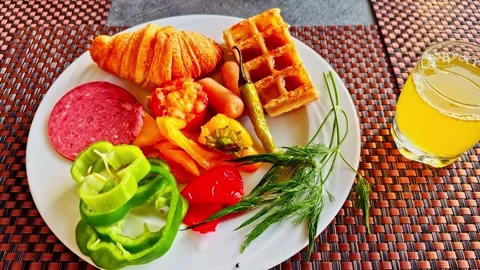 Rich breakfast. Vidéo 331553284