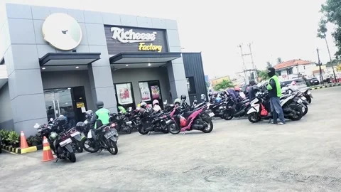 The richeese factory Video stock 305153528