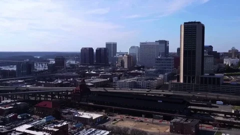 Richmond VA  - Skyline push in - Drone Aerial Vídeos de archivo 72447290