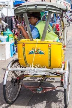 Rickshaw driver waiting for passenge Foto stock