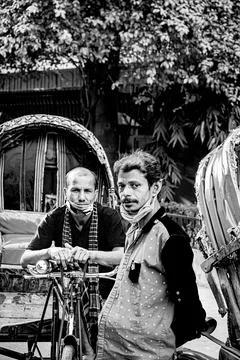 Rickshaw puller gossiping Stock-Fotos