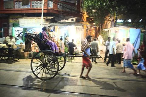 Rickshaw puller transports passenger Durga Puja at Kolkatta India India Co... Stock-Fotos