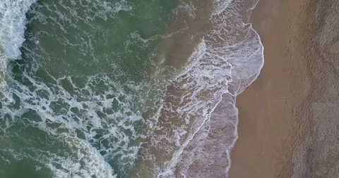 Ride green ocean waves to the sunset 库存影片 126914034