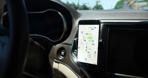 Ride Sharing Traffic Patterns Screen on Smartphone in Car Video stock 91911824