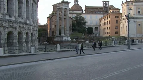 Ride through the streets of Rome 스톡 동영상 72437309