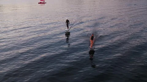 Riders on e-foil Video stock 255619680
