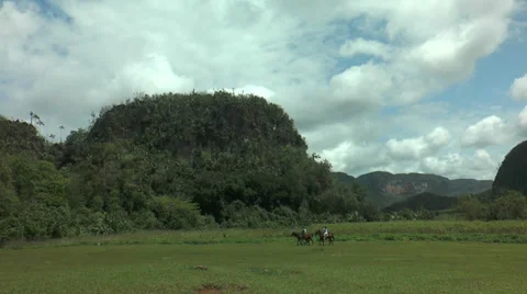 Riders in idyllic landscape in cuba 動画素材 38800818