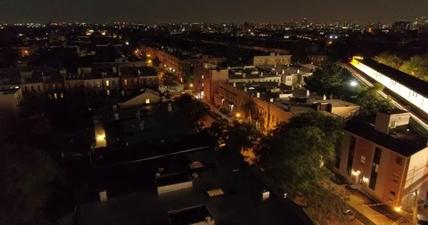 Ridgewood Elevated Rail amid Brick Neighborhood at Night Vídeo Stock 92960298
