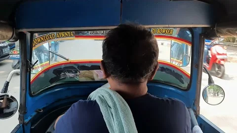 Riding a bajaj in Jakarta Vídeo Stock 215822713