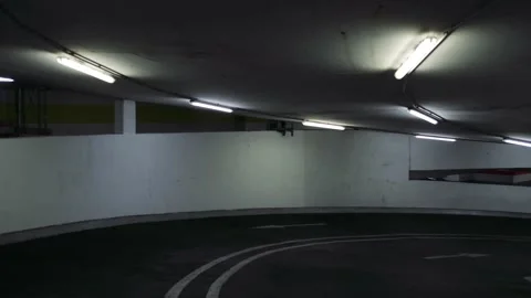 Riding down through the curve in the park house in Berlin 库存影片 139823228