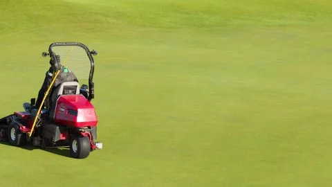 Riding Lawn Mower Cutting Grass on Golf Course Fairway 스톡 동영상 320032019