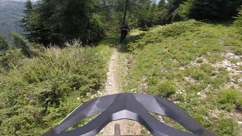 Riding mtb ebike downhill 動画素材 150430913