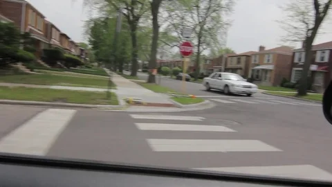 Riding through Chicago's southside Stockbeeldmateriaal 77117890