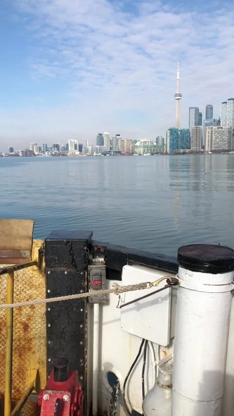 Riding Toronto Island ferry Vídeo Stock 323751131