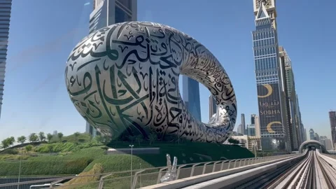 Riding the train around Dubai Stockbeeldmateriaal 246914302