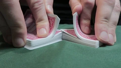 Riffle Shuffle. Close-up of man's hands, trying to shuffle the cards. 動画素材 125767683