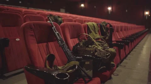 Rifles and Tactical Gear in Empty Cinema Hall: War's Impact on Kharkiv Stockbeeldmateriaal 333382022