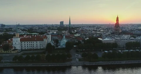 Riga city Old Down Town Autumn Drone Flight bridges daugava river Library Vídeos de archivo 85333322
