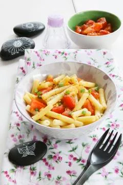 Rigatoni with raw tomatoes Foto stock