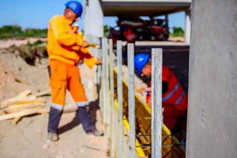 Riggers, workers are assembly long mold for concreting Stock Photos